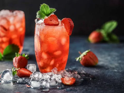 Przepis: drink z truskawkami
