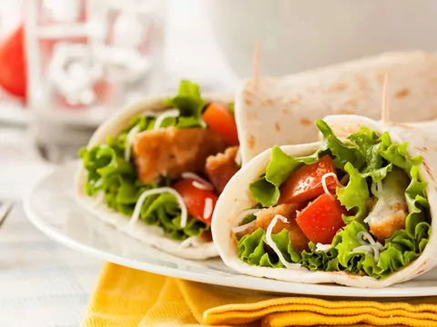 Przepis: wrap z kurczakiem